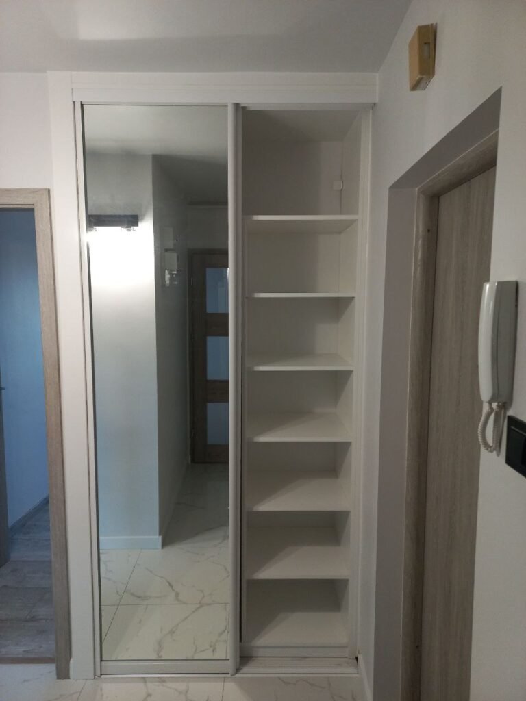 Nowoczesna szafa na wymiar do przedpokoju – Trójmiasto