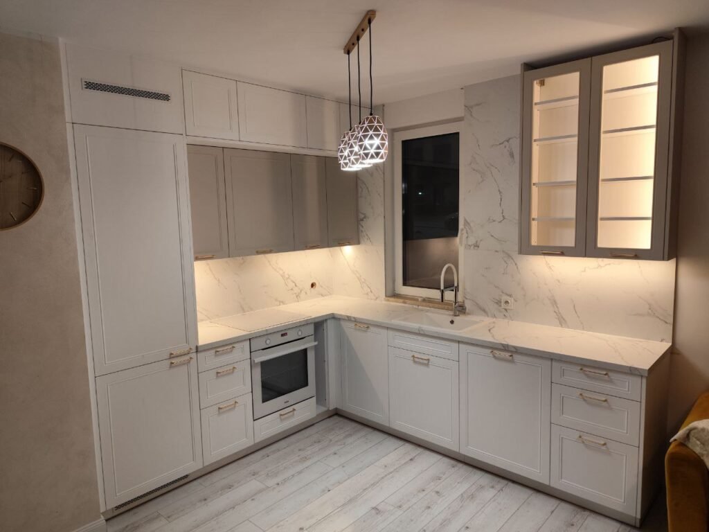 Kuchnia na wymiar z zabudową pod sufit – Gdynia